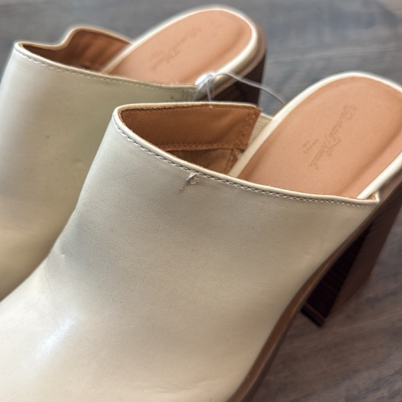 Women's 9.5 Universal Thread 3.75" Chunky Block High Heel Slip On {Flawed} - Picture 5 of 5